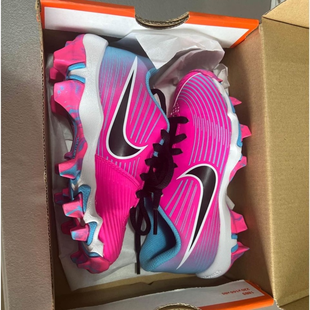 Children’s Nike softball shoes size 10